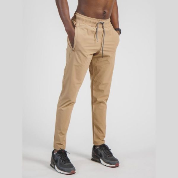 PANTALON TREKKING CON RECORTES Y LASER
